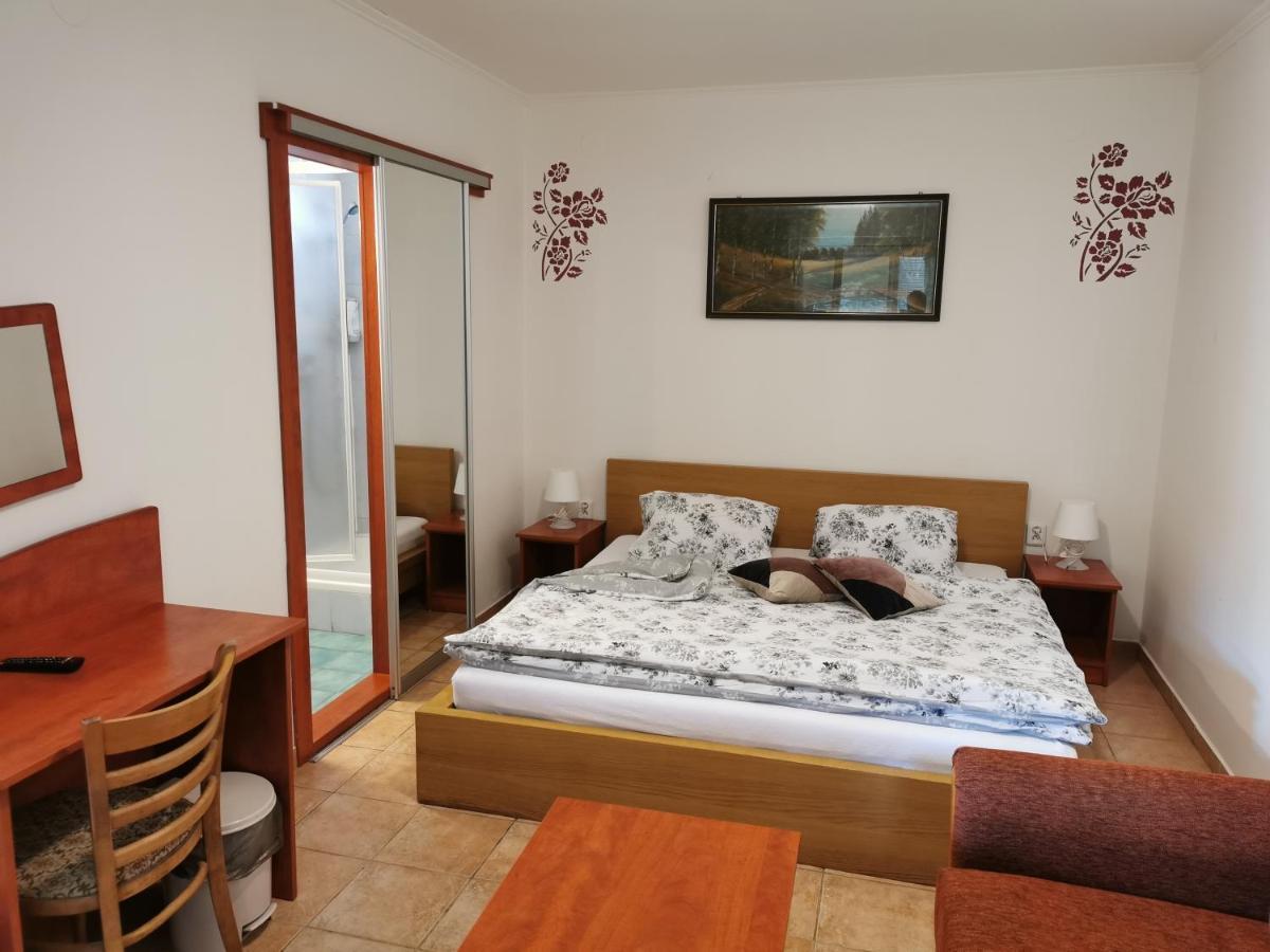 Penzion Rudolf Prievidza Exterior foto