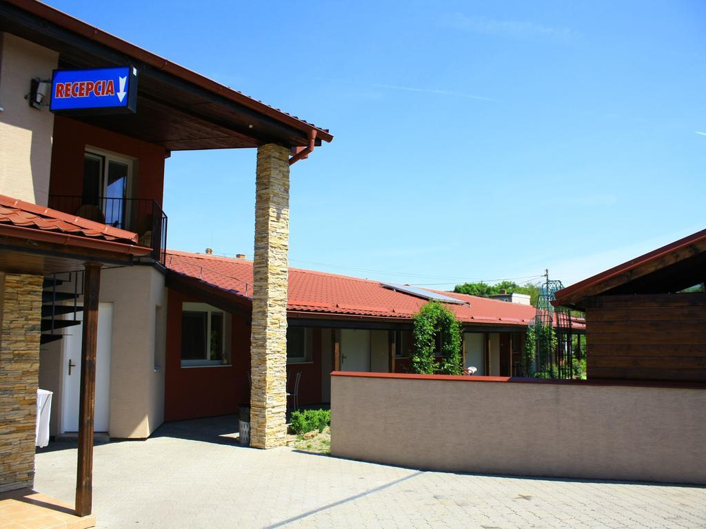 Penzion Rudolf Prievidza Exterior foto