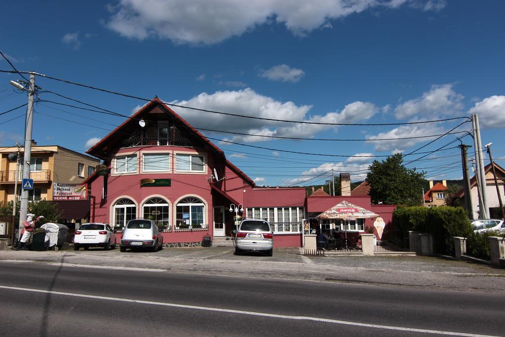 Penzion Rudolf Prievidza Exterior foto