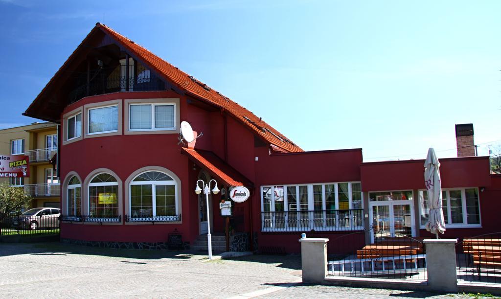 Penzion Rudolf Prievidza Exterior foto